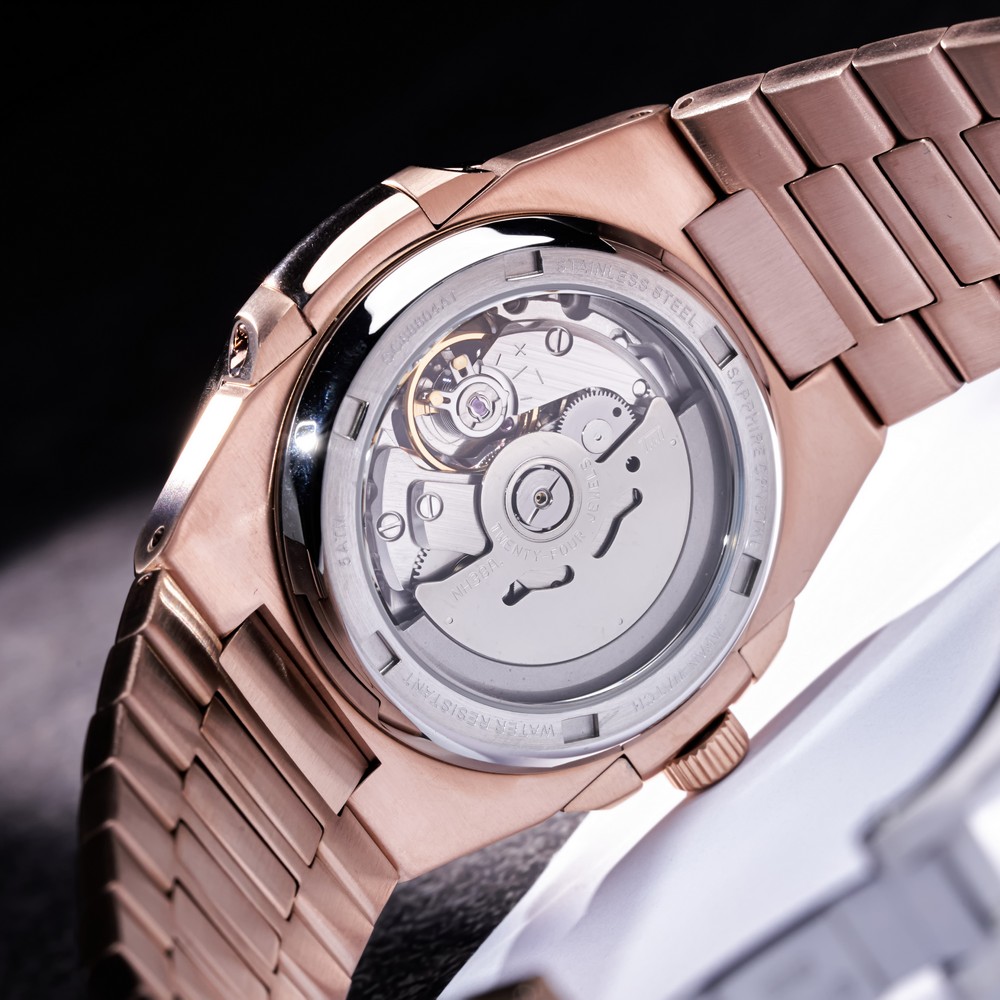 dh-srwatch-nam-sg88804.1305AT-CA5001_0223